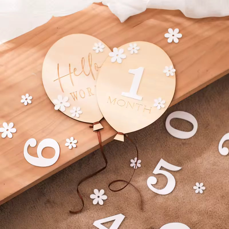 2Pcs Baby Wooden Balloon Milestone Cards Photography Props for Newborns